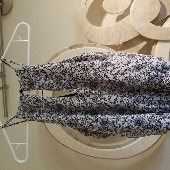 Small BCX Black White Floral Jumper - Picture 6 of 7